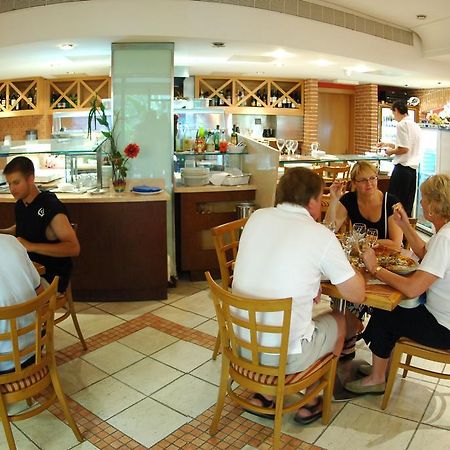 Fortina Spa Resort Sliema Restaurace fotografie A restaurant in a hotel