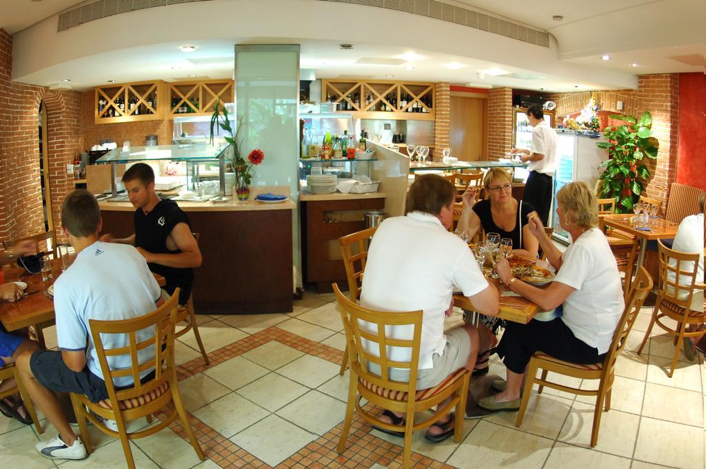 Fortina Spa Resort Sliema Restaurace fotografie A restaurant in a hotel