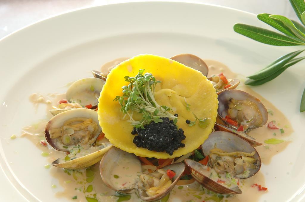 Fortina Spa Resort Sliema Exteriér fotografie Clam chowder with caviar