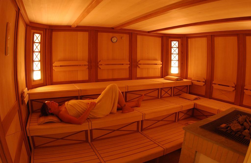 Fortina Spa Resort Sliema Exteriér fotografie A modern Finnish sauna