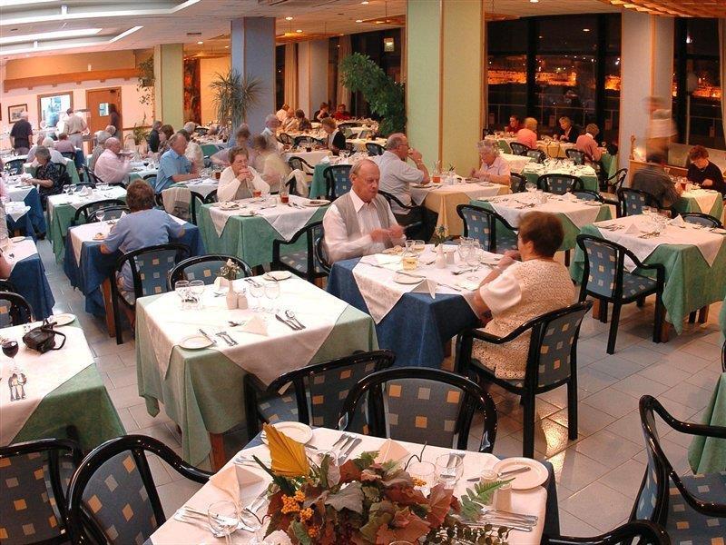 Fortina Spa Resort Sliema Exteriér fotografie The dining room at the National Presbyterian Center
